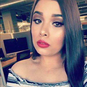 Meet your Posher, Elysha